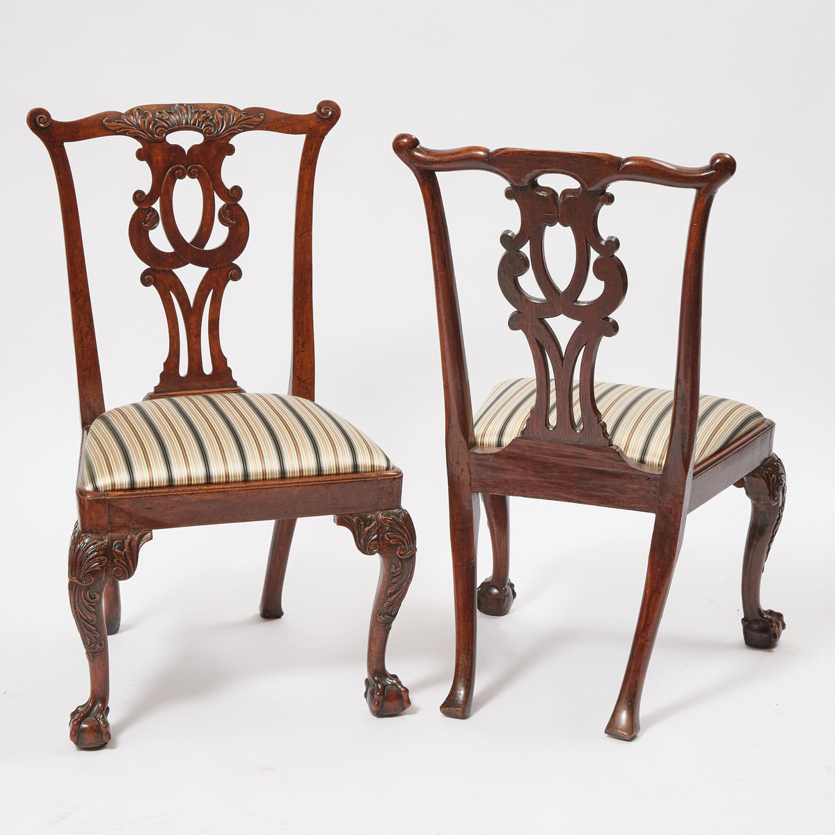 Pair of George III Mahogany Side Chairs, c.1775, 37.75 x 22.5 x 23 in — 95.9 x 57.2 x 58.4 cm (2 Pie - Image 2 of 2