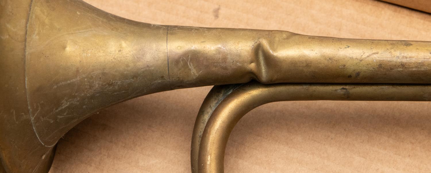 A Victorian Infantry copper bugle; another similar copper bugle; 2 brass cavalry trumpets. All - Bild 5 aus 5