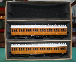 A Darstaed 'Trains de Luxe' series set of 'Traditional Tinplate O Gauge Coaches. Comprising 5 LNER