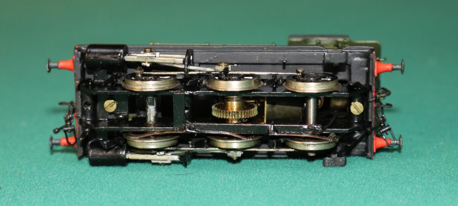 A fine quality white metal/brass OO gauge 2-rail electric G.W.R. outside cylinder 0-6-0 Saddle - Image 7 of 7