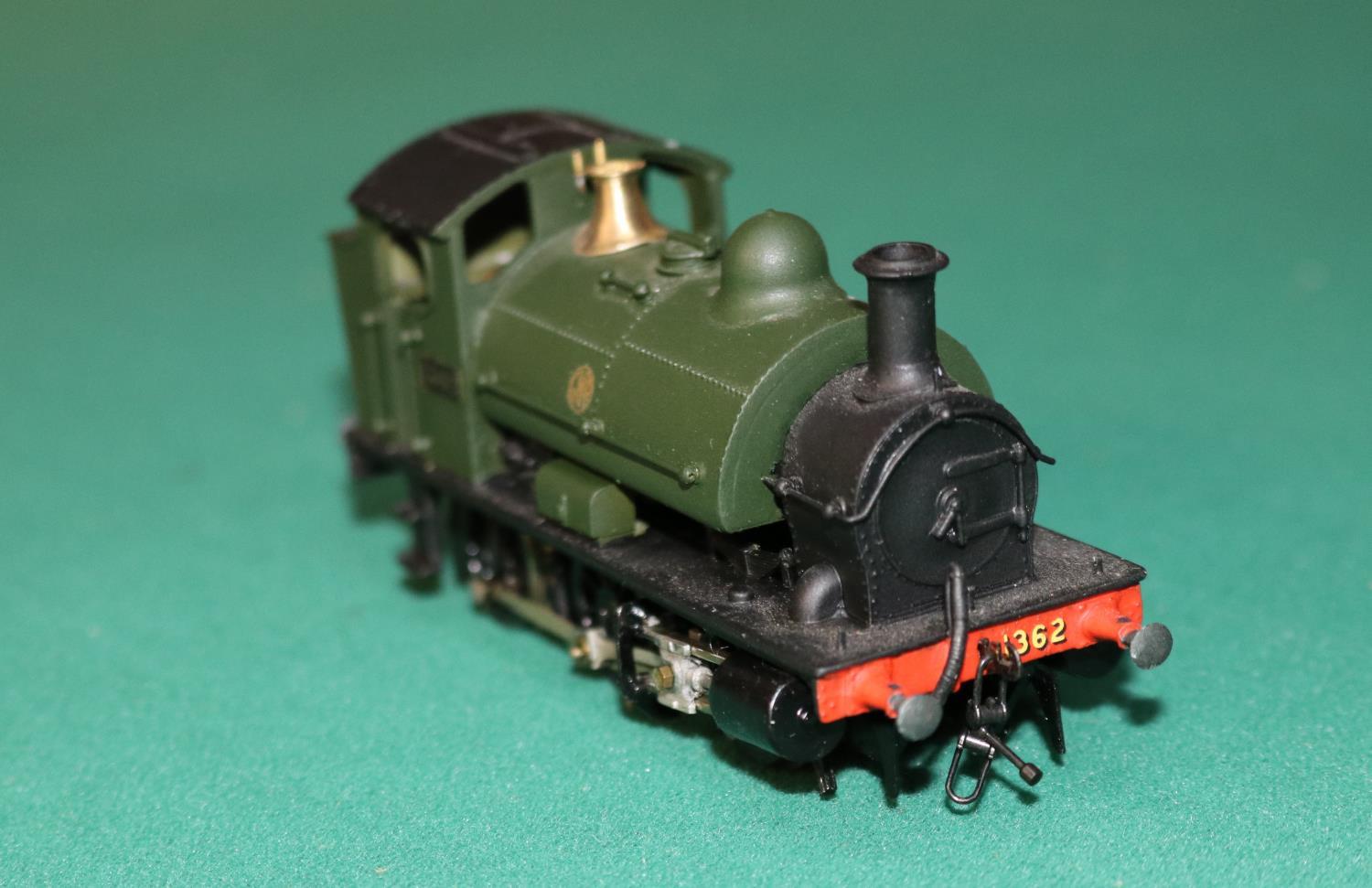 A fine quality white metal/brass OO gauge 2-rail electric G.W.R. outside cylinder 0-6-0 Saddle - Image 6 of 7