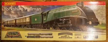 Hornby OO gauge R1136 Yorkshire Pullman set. DCC ready. Set contains BR 4-6-2 A4 Quicksilver