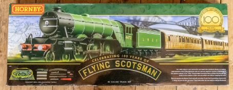 Hornby OO gauge Flying Scotsman 100 years anniversary set. Complete set with controller and track,