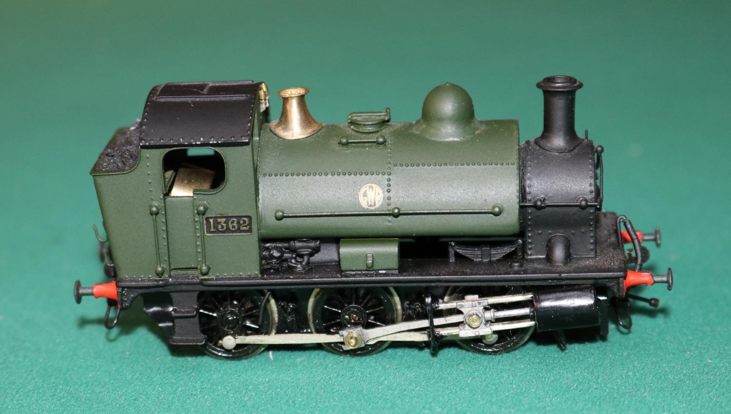 A fine quality white metal/brass OO gauge 2-rail electric G.W.R. outside cylinder 0-6-0 Saddle - Image 5 of 7