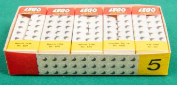 5 Scarce Lego HO scale cars. Dating from the 1960s. No.603 Citroen DS 19 ( white), No. 661 VW