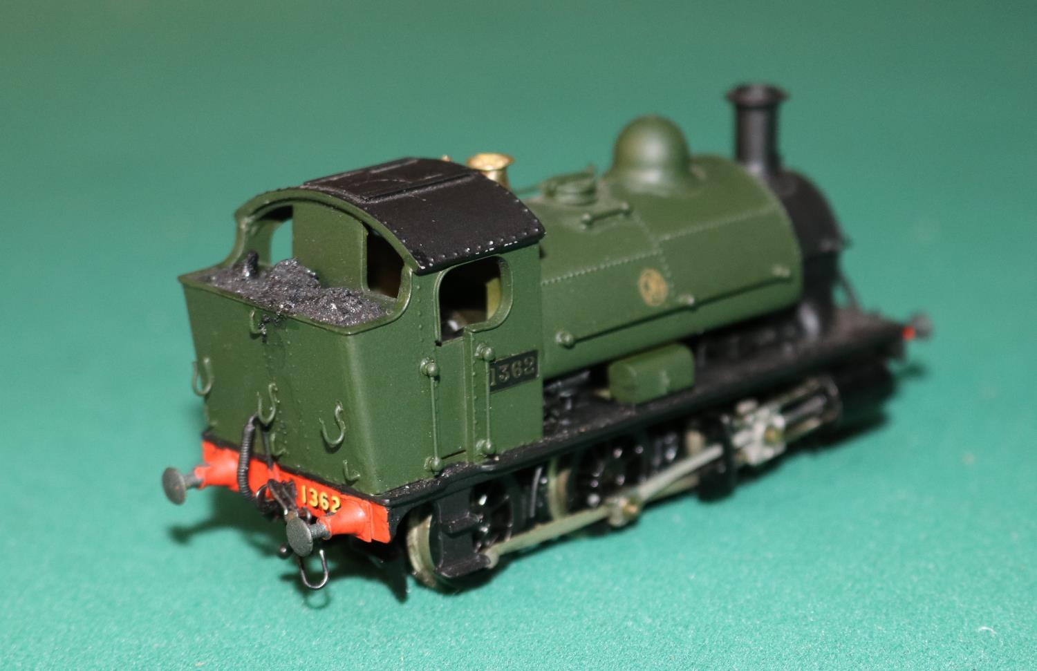 A fine quality white metal/brass OO gauge 2-rail electric G.W.R. outside cylinder 0-6-0 Saddle - Image 3 of 7