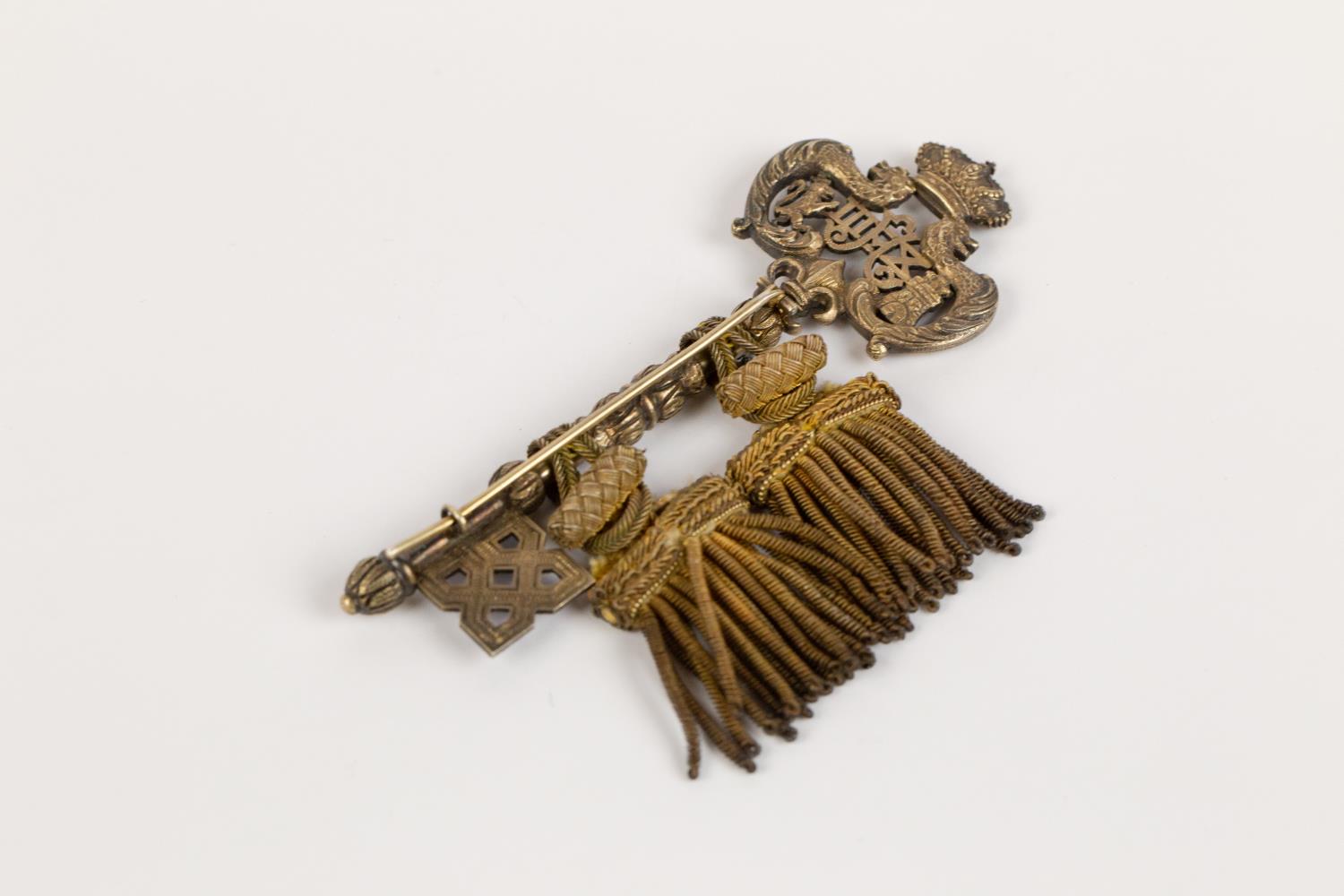 A Spanish symbolic key for a Gentleman of the King's Bedchamber of Alfonso XIII (1886-1931), of - Image 2 of 2