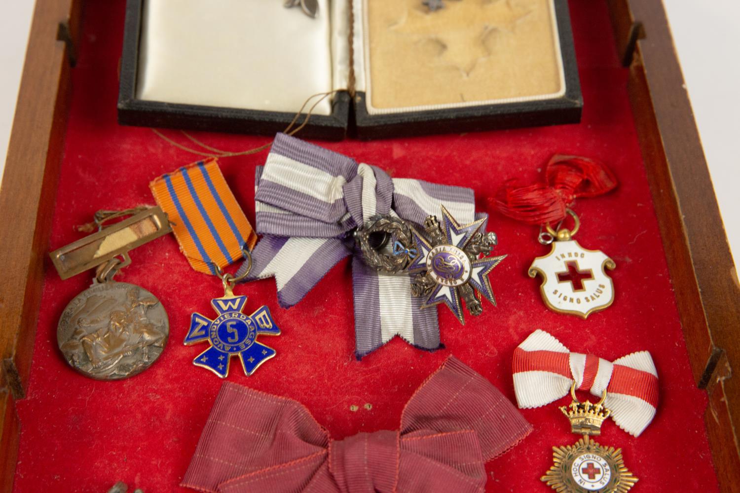 An interesting assemblage of awards etc, loosely tie mounted on display board, comprising: MBE, - Bild 2 aus 5