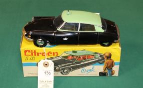 A scarce early 1960's Osul M.R. 1:24 scale plastic model of a Citroen ID DS 4-door TAXI. In