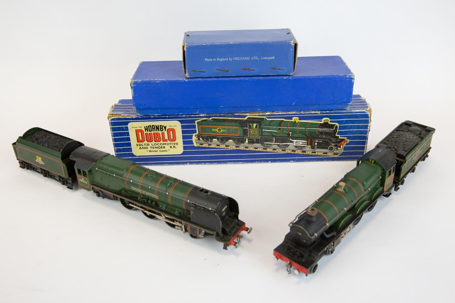 2 Hornby Dublo 3 Rail tender locomotives. Castle Class 4-6-0 Bristol Castle, 7013. Together with a