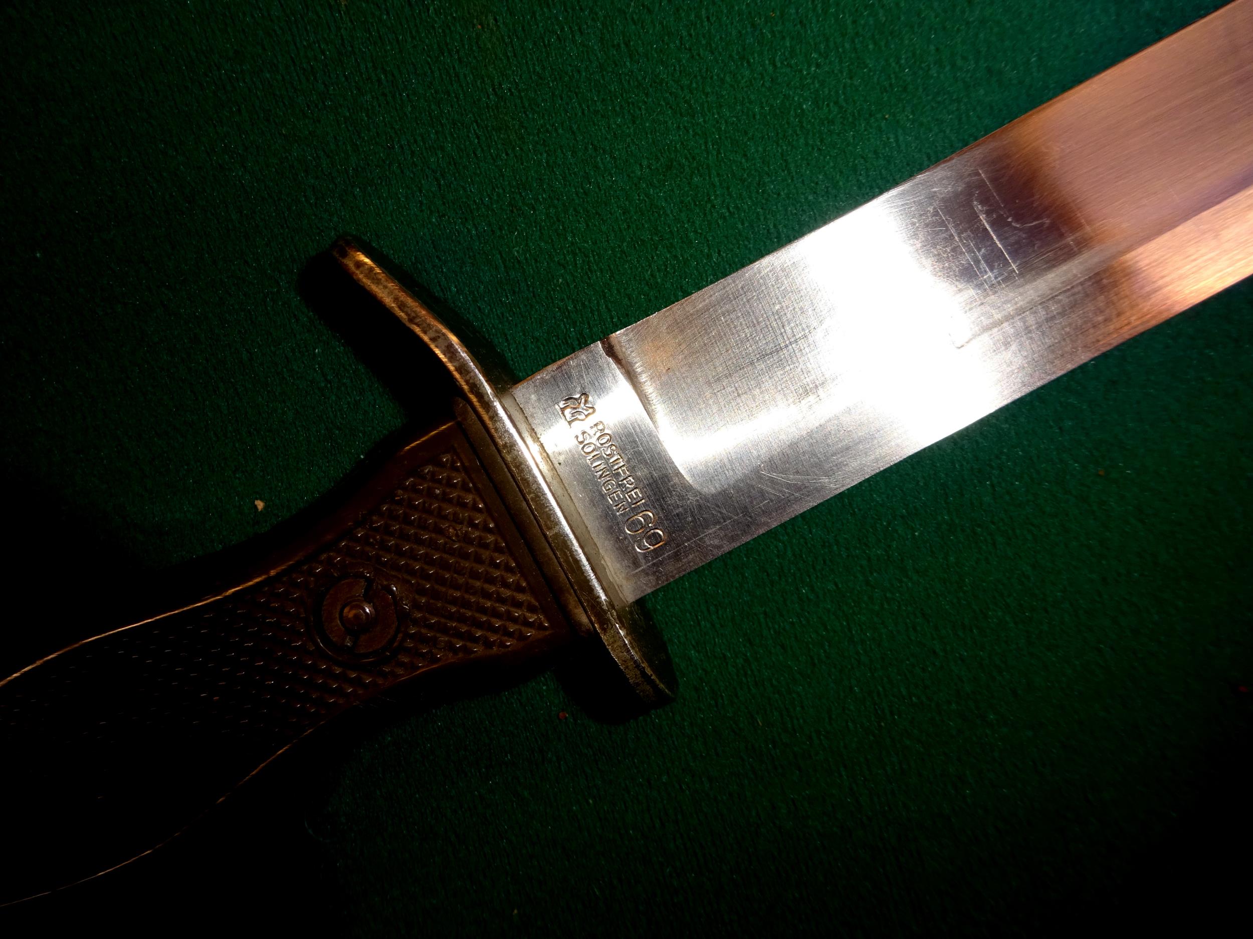 A Wilkinson survival knife c 1970, 2 German combat knives; 2 other Continental survival knives. - Image 6 of 6