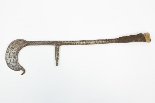 An African throwing knife, probably from northern Nigeria, 26" overall, of heavy construction,