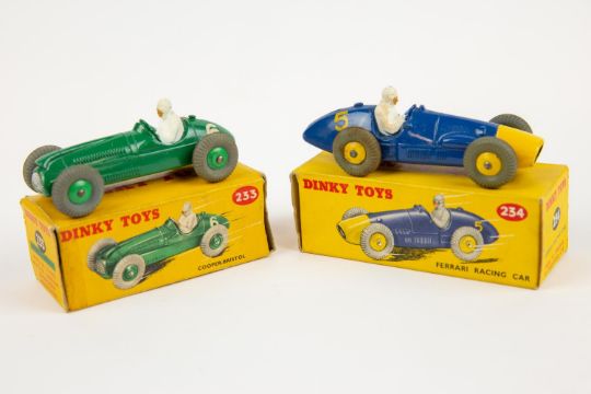 2 Dinky Toys single seat racing cars. Cooper-Bristol Racing car (233). In dark green, with mid green