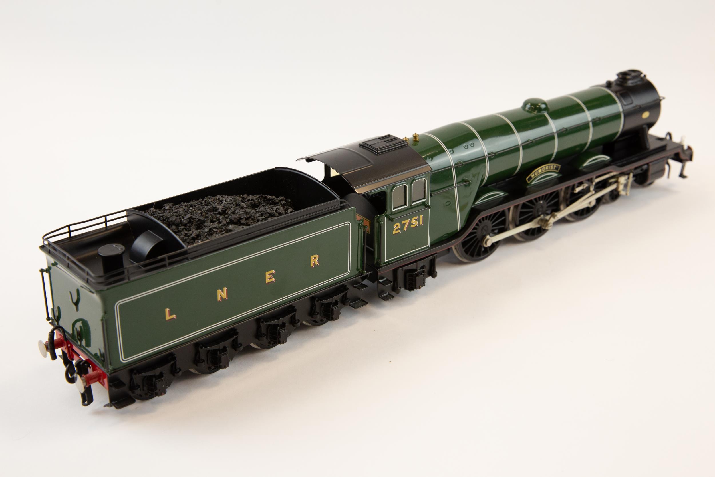 Modern Bassett-Lowke 2-rail O gauge LNER A3 Pacific Class 4-6-2 Tender Locomotive "Humorist", RN - Image 2 of 2