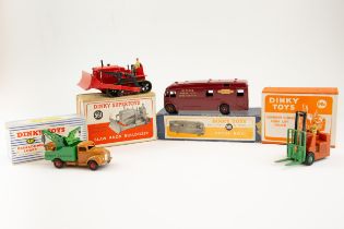 4 Dinky toys, to include No.581 horse box in deep maroon with all transfers present, in a blue