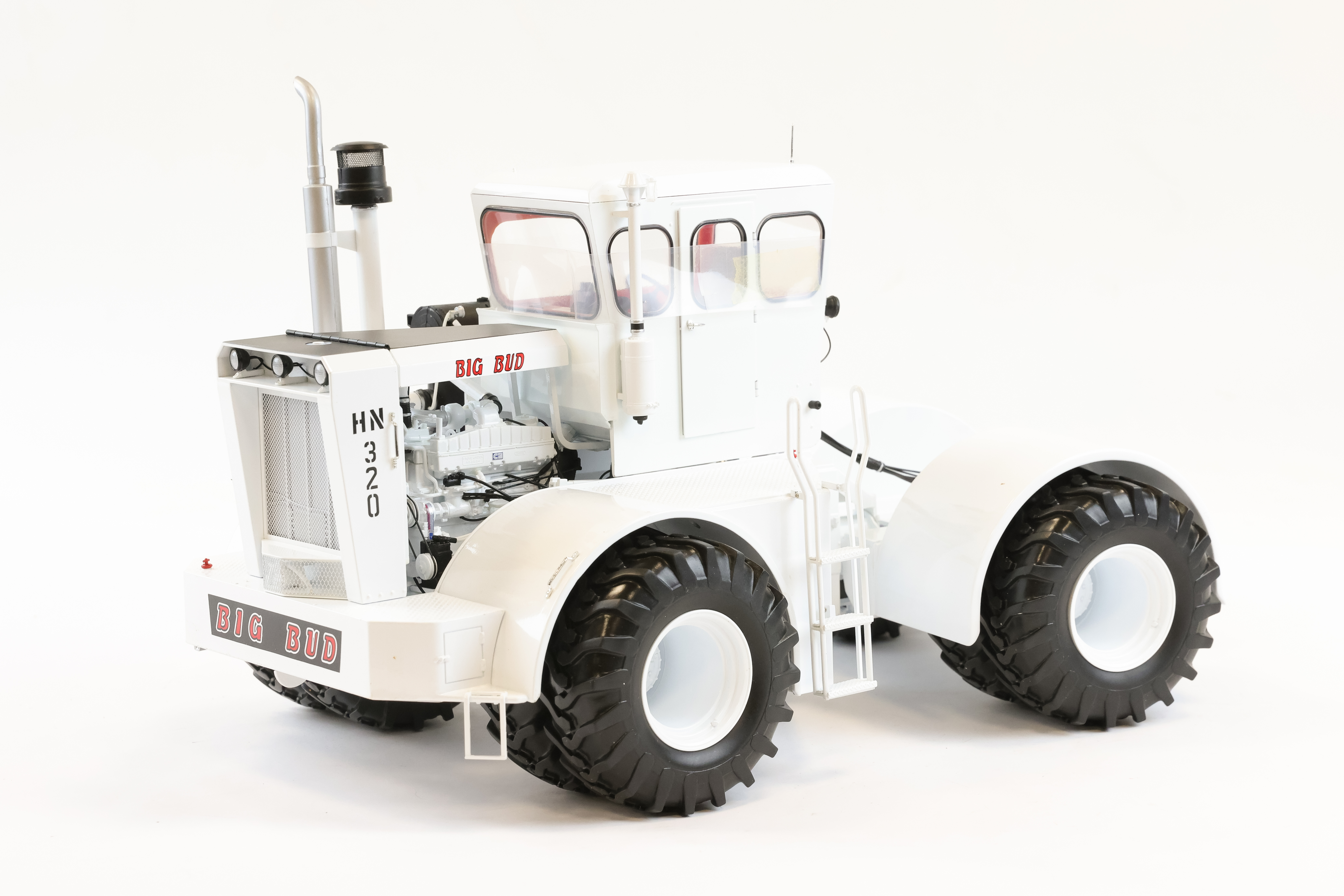 An impressively large 1:16 scale Universal Hobbies American BIG BUD HN320 heavy duty Tractor. - Image 2 of 2