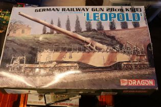 Dragon German Railway Gun 28cm K5 (E). 1:35 scale 39-45 series, "Leopold". Dated 2003. Boxed, some