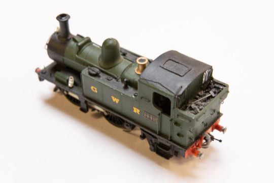 A fine quality brass 00 gauge 2-rail electric GWR class 1400 0-4-2 Tank Locomotive, RN 1442. In - Image 2 of 2