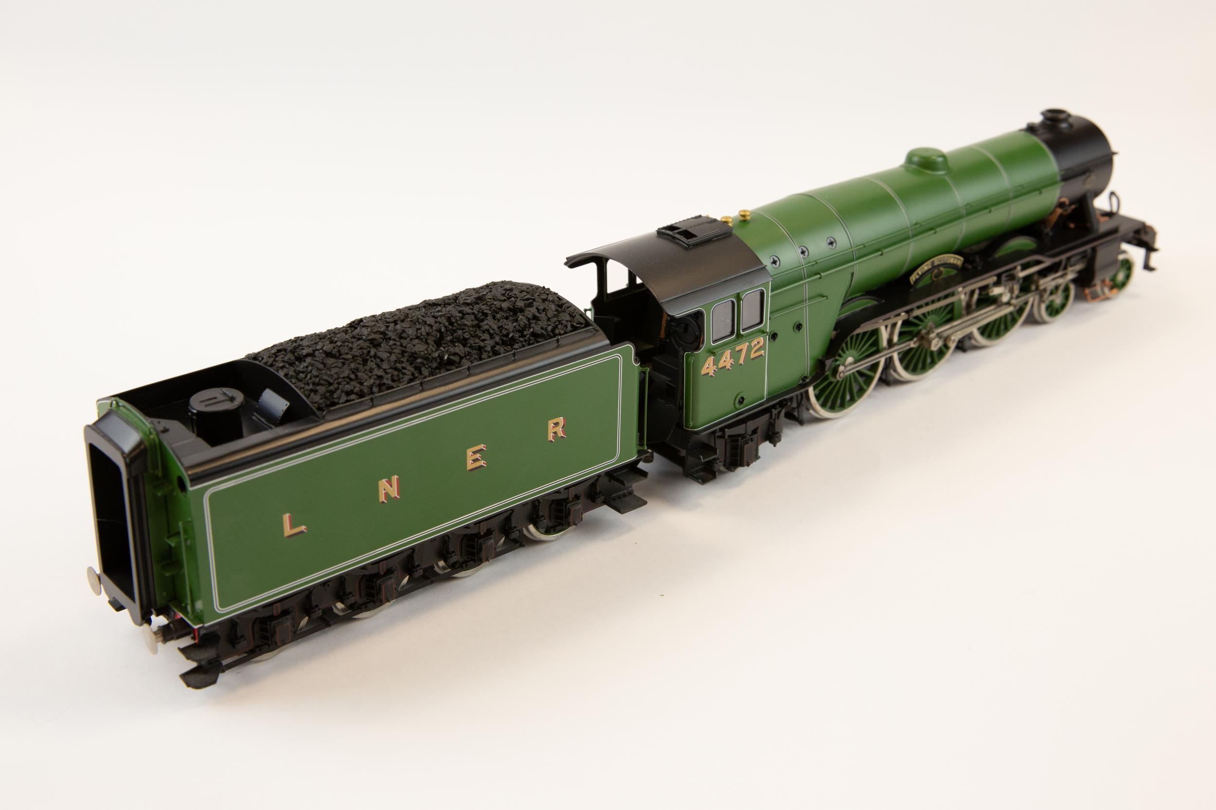 Modern Bassett-Lowke 3-rail O gauge electric LNER Class A3 Pacific Locomotive number 4472 "Flying - Image 2 of 2