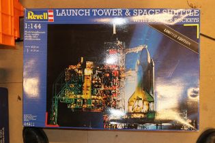 An impressive unmade Revell kit of the Launch Tower & Space Shuttle with Booster Rockets. Scale 1: