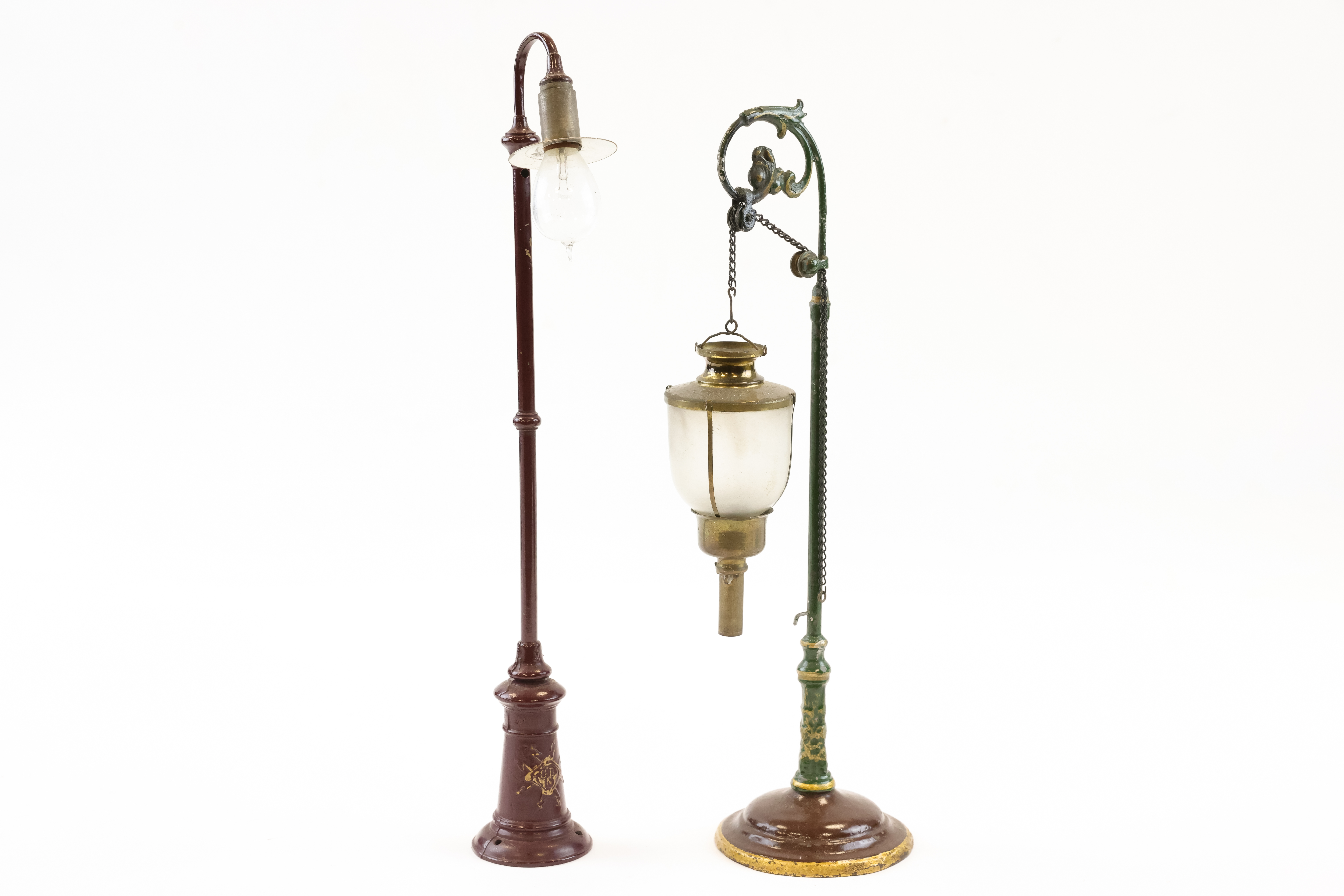 Marklin, Early 20th century street lamp, in cast metal and tinplate, Lamp is brass with its original
