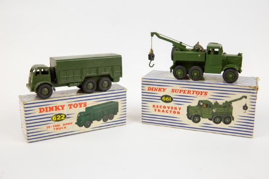 2 Dinky toys Military vehicles. No.622 10-ton army truck, together with No.661 Recovery tractor.