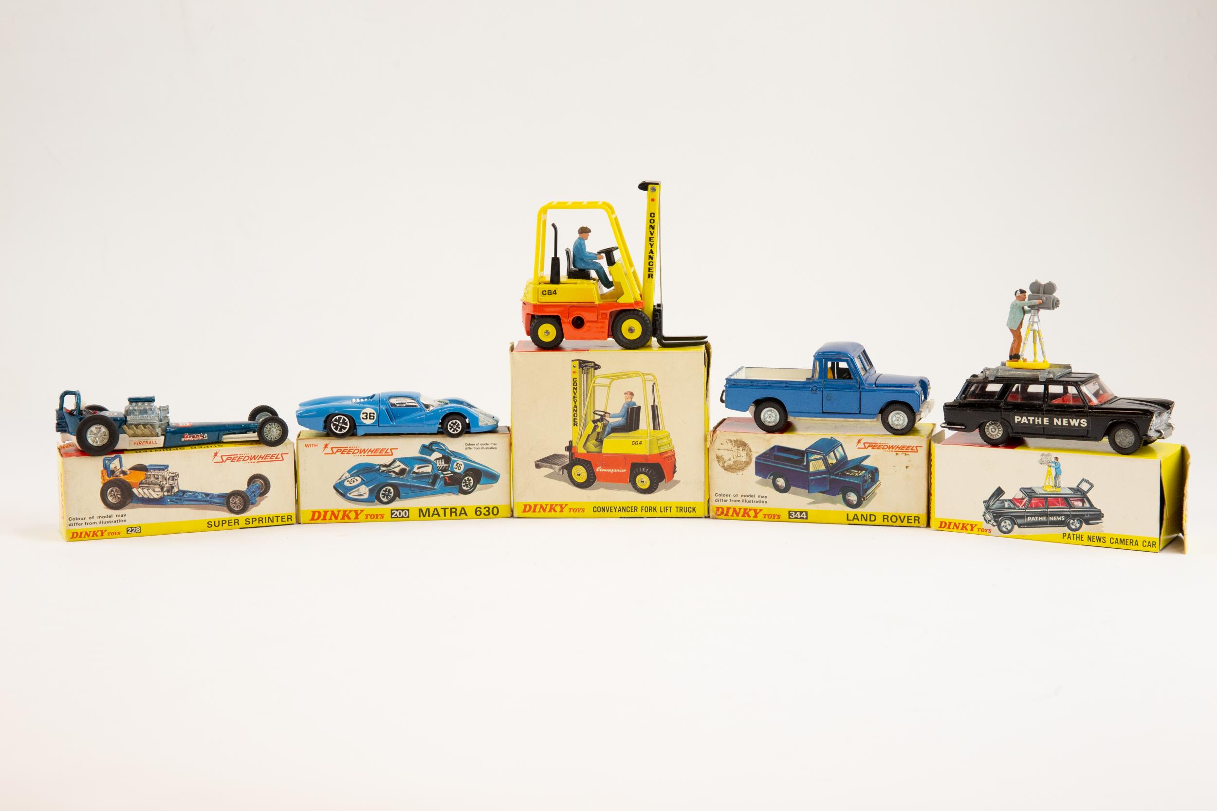 5 Dinky toys. To include No.404 Conveyancer fork lift truck complete with winding handle and pallet, - Image 2 of 2