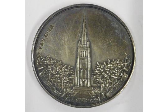 King Edward VII and Queen Alexandra silver coronation medallion for Kettering, June 26th 1902, - Image 2 of 4