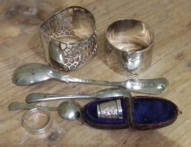 A mixed lot comprising a hallmarked silver serviette ring, a cased hallmarked silver thimble with