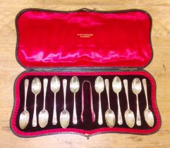 A cased set of 12 silver teaspoons and sugar tongs.