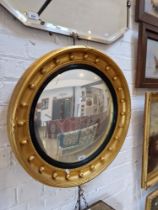 An early 20th century Regency style convex mirror, gilt frame, 61.5cm diameter.