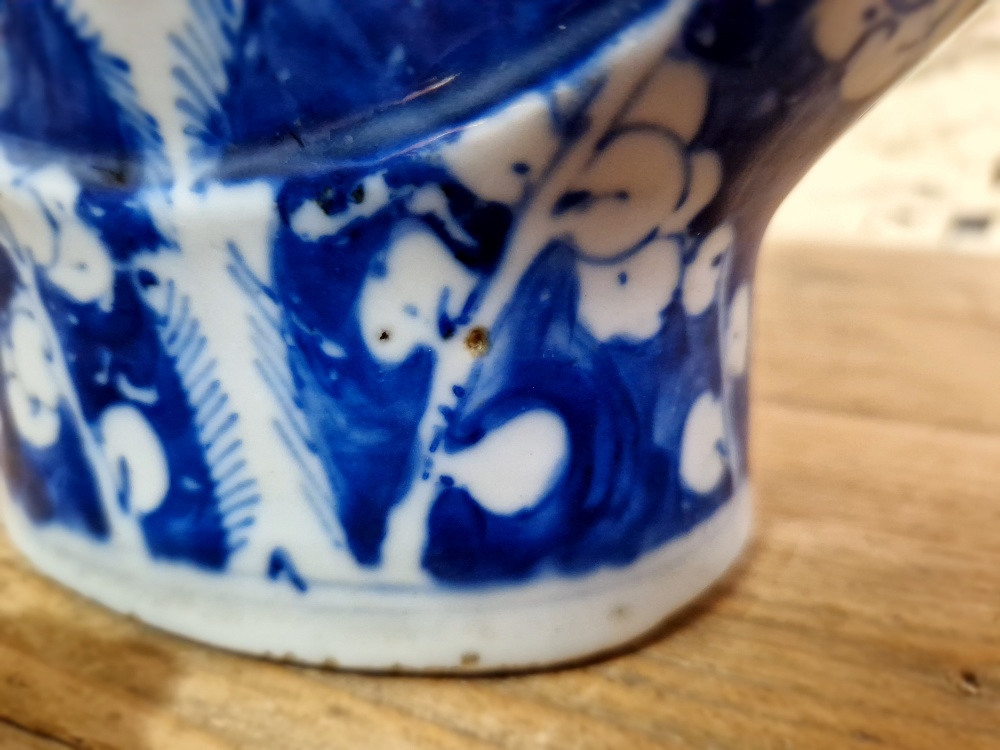 A Chinese blue and white porcelain moonflask bearing four character Kangxi mark to base, height - Image 12 of 16