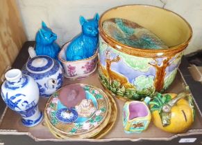 A box of assorted ceramics comprising majolica, Chinese etc.