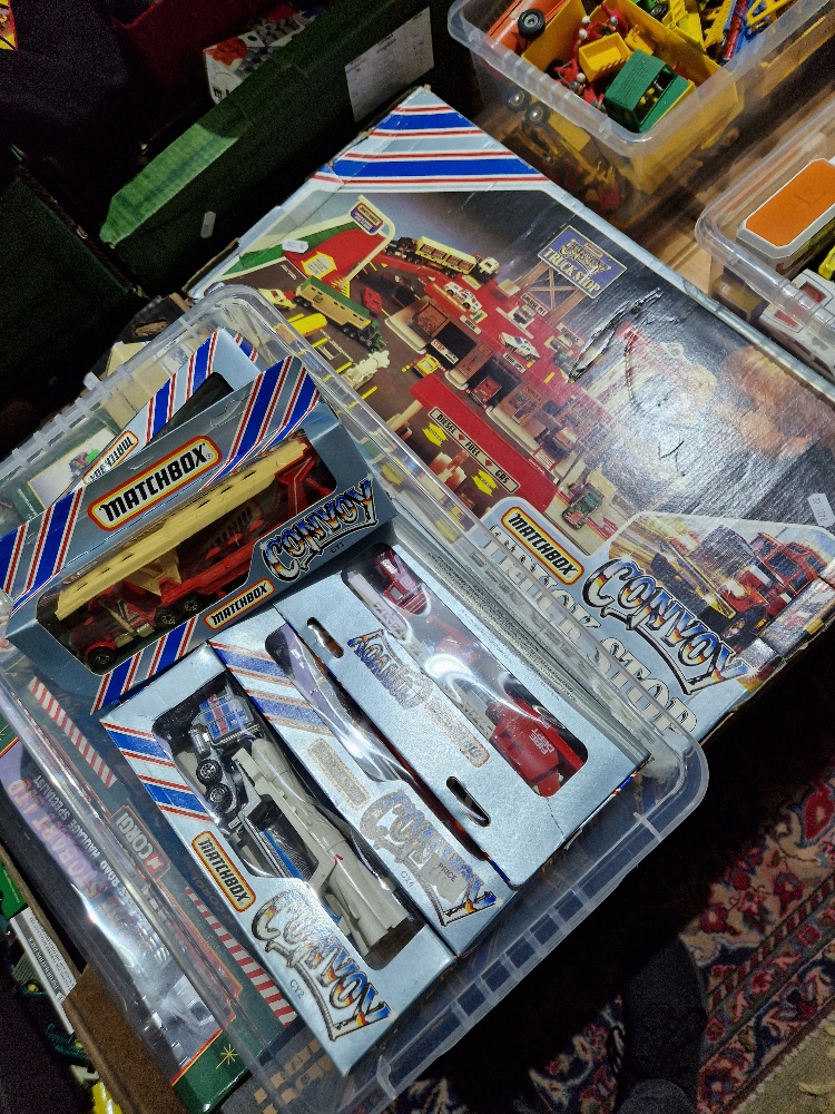 A collection of boxed Matchbox 'Convoy' die cast model trucks & a boxed truck stop.