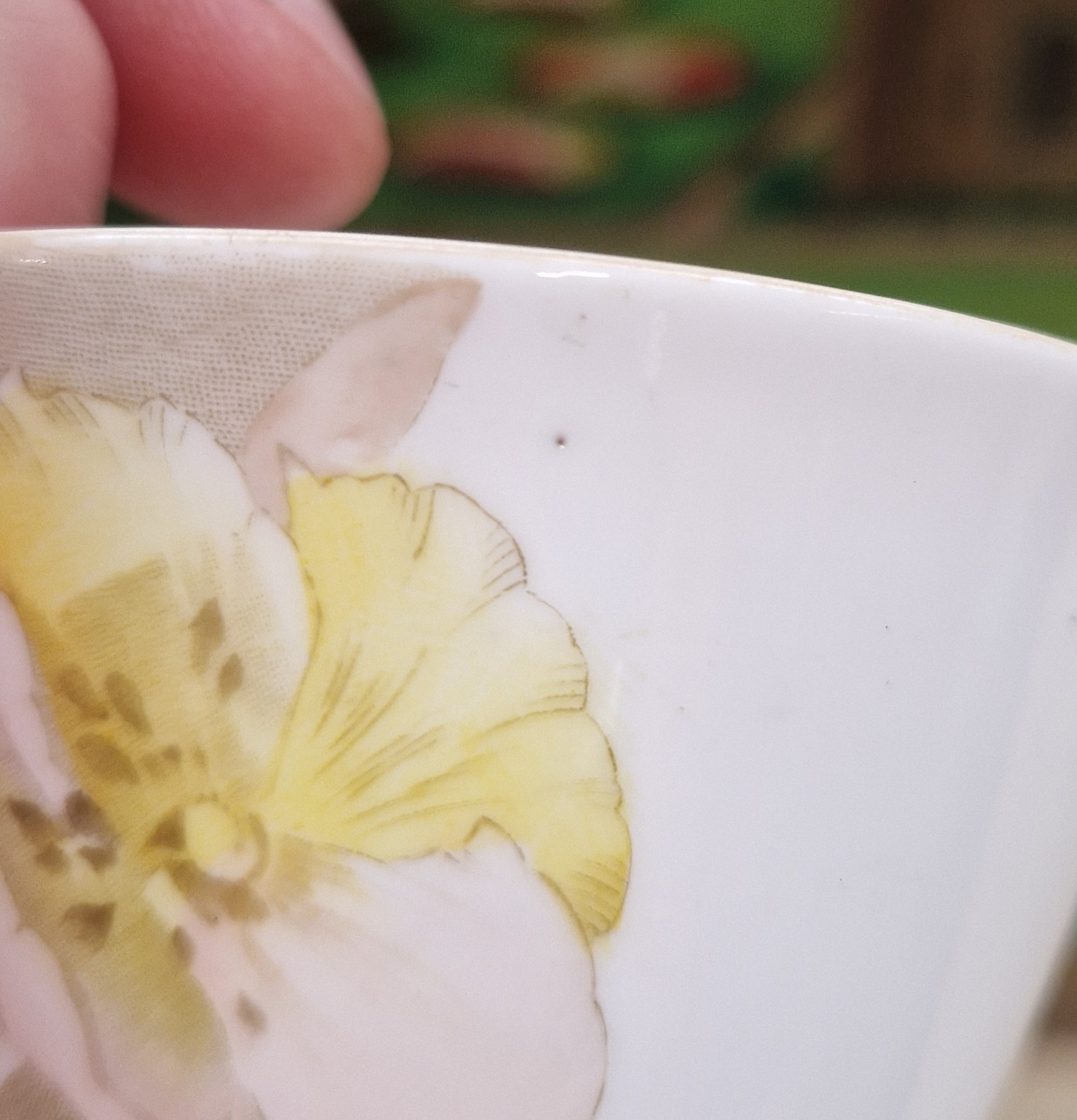 A 1930s Shelley Art Deco tea service, Eve shape decorated with yellow tulips, 19 pieces. - Image 3 of 4