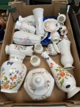 18 Aynsley china items including a boxed cheese plate and knife set