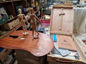 Artist's requisites comprising two mannequins, box/easel, palette etc.