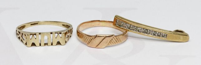A mixed lot comprising a 9ct gold ring 'Mum', a Russian ring marked '583' and a hallmarked 9ct