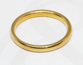 A hallmarked 22ct gold wedding band, marks rubbed, weight 2.9g, size K.