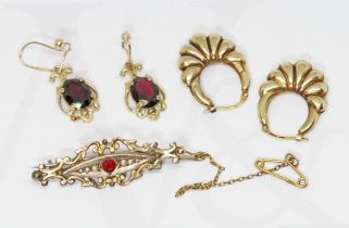 Two pairs of earrings marked '375' and a hallmarked 9ct gold brooch, gross weight 7.3g.