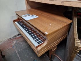 An early 20th century mahogany baby grand piano by C Bechstein, Berlin, serial number 102206 (1911-