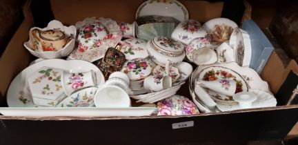 45 china items including Wedgwood ‘Wild Strawberry’, Minton ‘Haddon Hall’, Royal Albert ‘Old Country