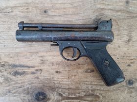 A Webley & Scott mark 1 .22 calibre air pistol, serial no.60186, 21cm long, with box. (BUYER MUST BE