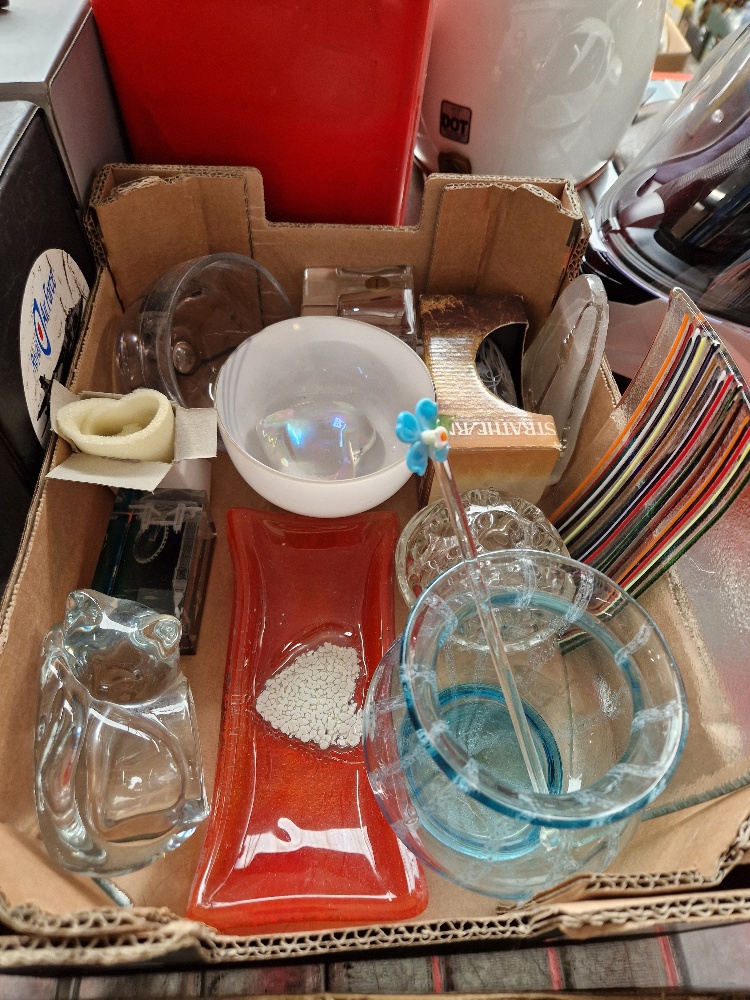 Four boxes of assorted collectables including pens, sewing machine accessories, Geobel glass.... - Image 8 of 9