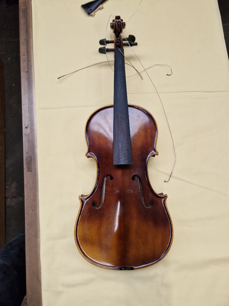 A viola in case, as found - Image 2 of 12