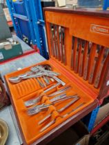 An Oneida canteen of stainless steel cutlery.