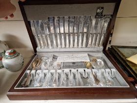 A canteen of Arthur Price silver plated cutlery.