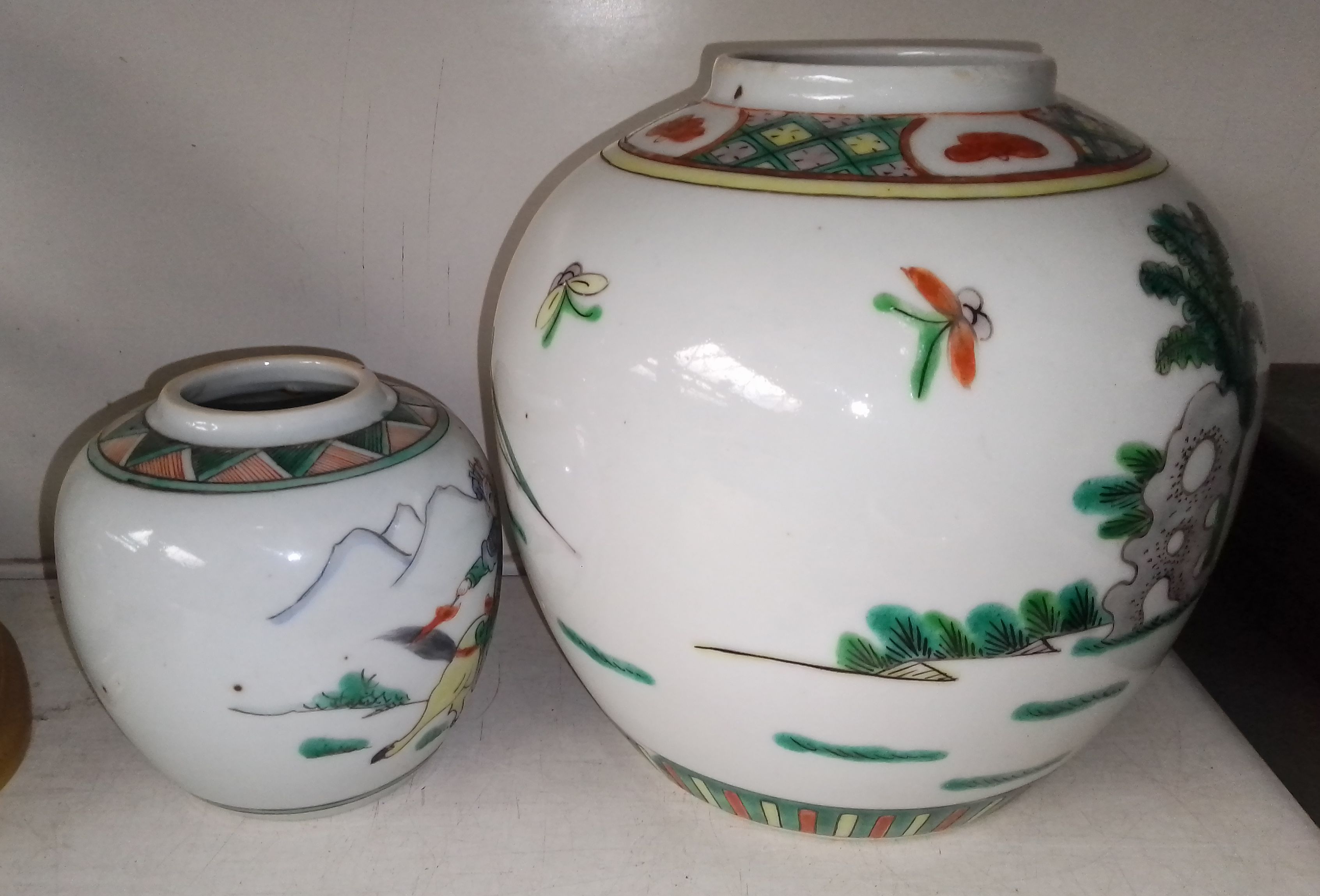 Two Chinese ginger jars together with a boxed Japanese ceramic bowl decorated with butterflies - Bild 5 aus 8
