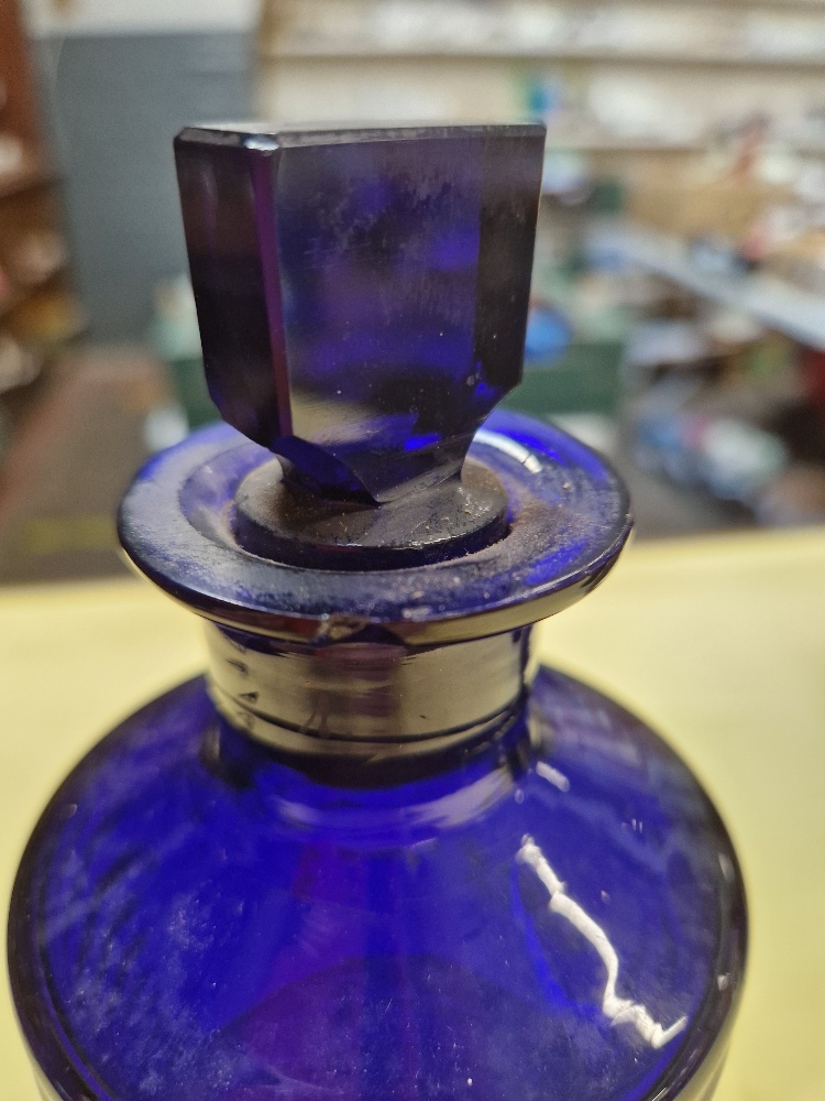 A group of four blue apothecary bottles - Image 6 of 8