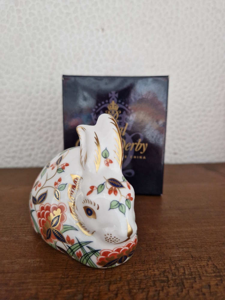 A Royal Crown Derby 'Meadow Rabbit' paperweight with gold stopper and box. Good condition with no